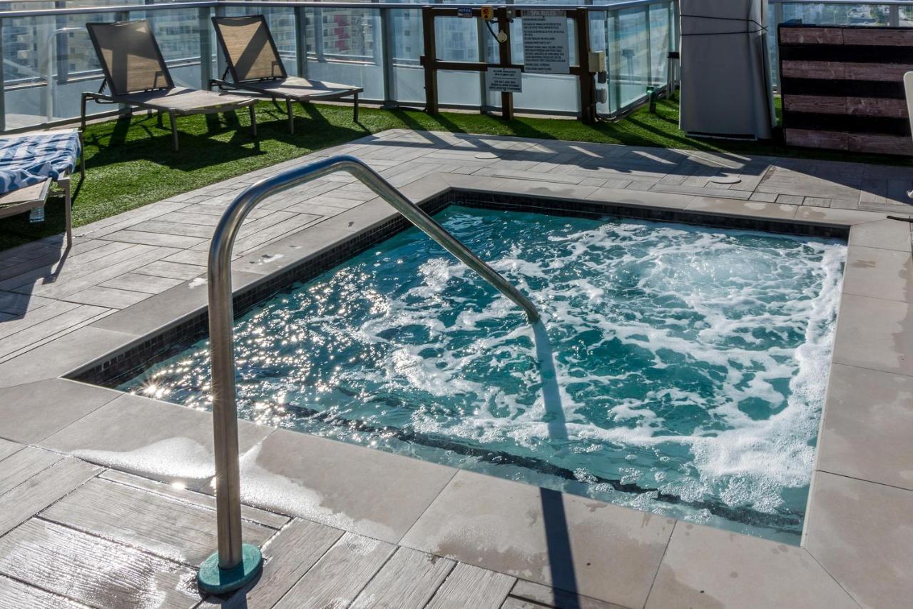 The Ultimate Resort - Beachfront 2 Bedroom Apartment With Direct Ocean View, Rooftop Pool, Hot Tub And Gym Hollywood Esterno foto